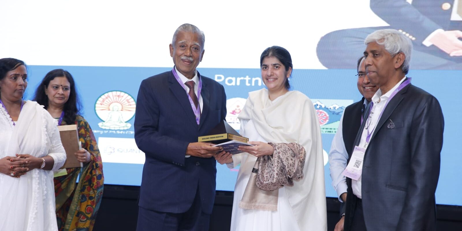 Conference Chairman D.R. Kaarthikeyan felicitated Sister BK Shivani after her engaging talk.