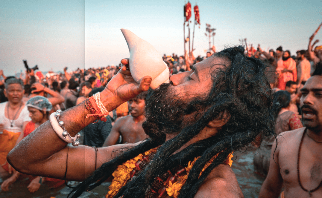 While Seeking the Infinite refuses to treat the Maha Kumbh merely as a cultural or photographic spectacle, the book’s compelling visual narrative immerses the reader in the splendor of the event.